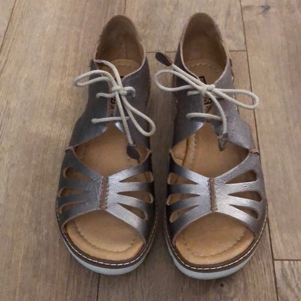 Pikolinos Marazul Gold Leather Sandal